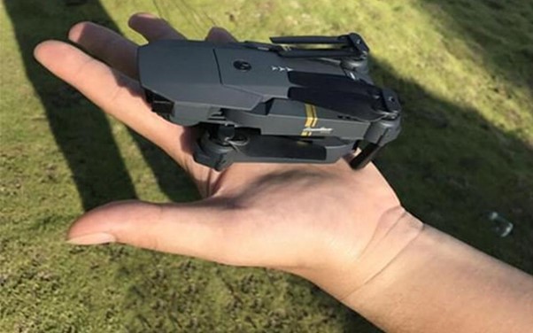 Drone 4K at the palm of a hand